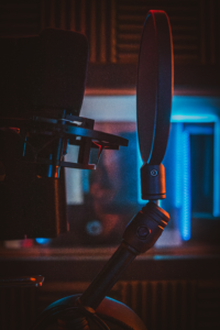 Live Room du studio Le Corbeau d’Argent avec micro et filtre pop